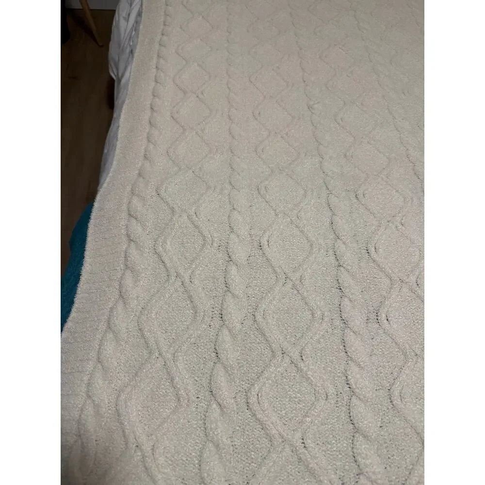 Nicole Miller Artelier Cable Knit Throw Blanket Cottagecore Hygge Cream 55x66